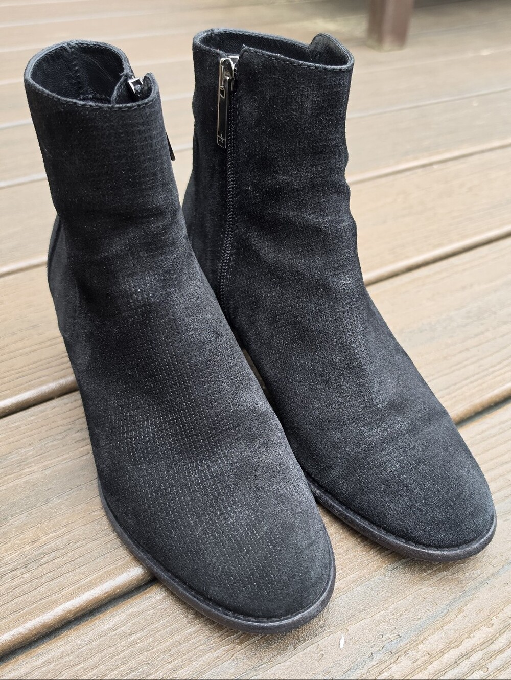 Aquatalia Tisha Black Textured Suede Leather Chelsea Ankle Boot Weatherproof 8
